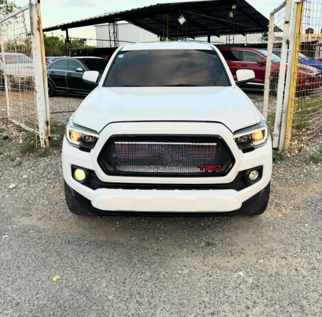 jeepetas y camionetas - Toyota tacoma trd pro 2017 1