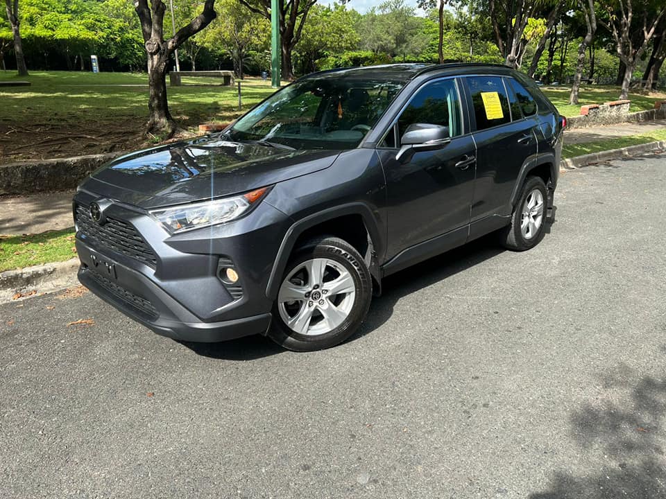 jeepetas y camionetas - TOYOTA RAV4 XLE 2021 POCAS MILLAS RECIEM IMPORTADA 3