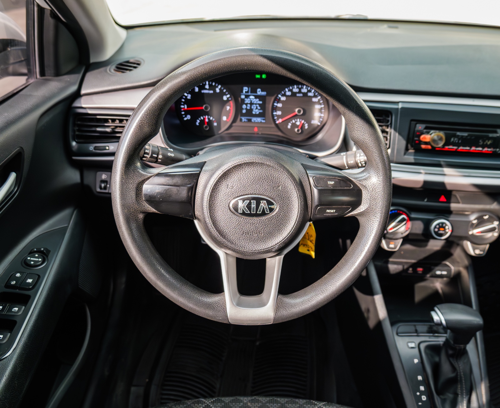 carros - KIA RIO LX AÑO 2018  3