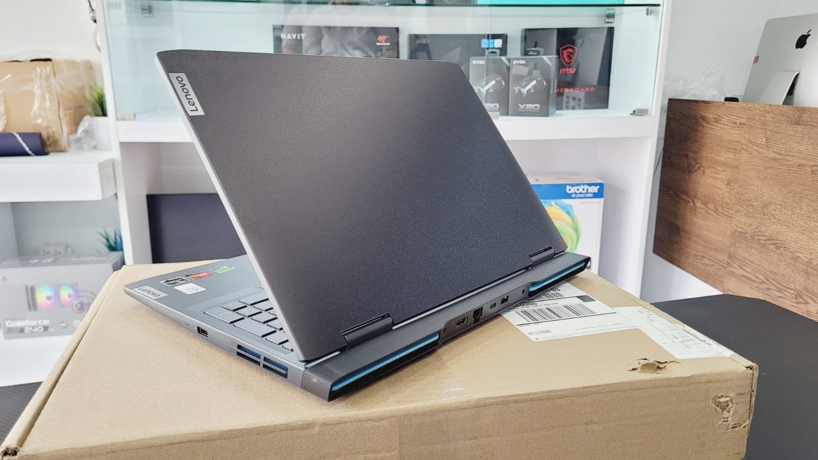 computadoras y laptops - LAPTOP LENOVO GAMING 3 RYZEN 5 8GB 512SSD 3