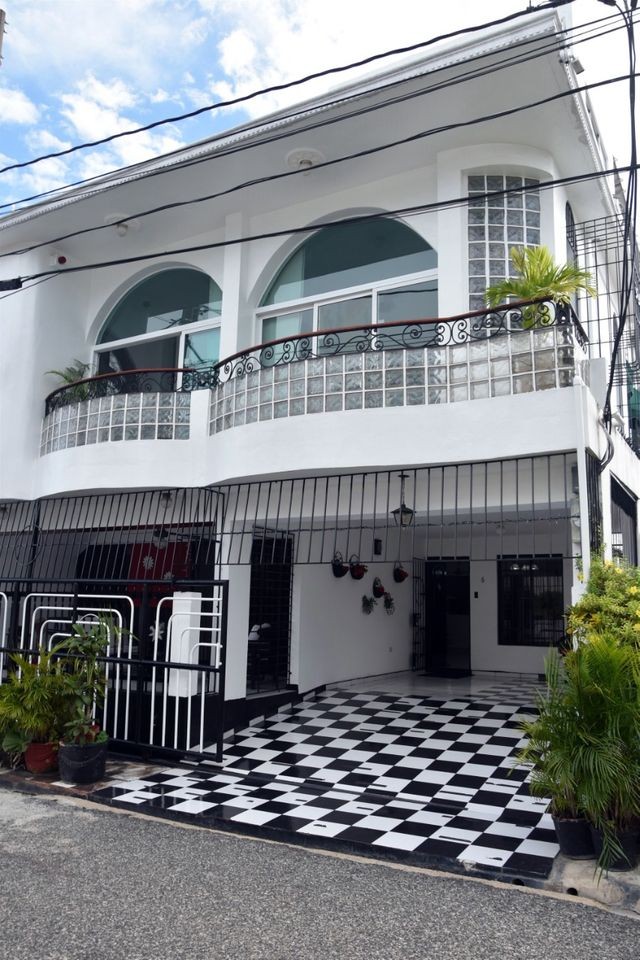 casas - Imponente casa en Residencial Santo Domingo