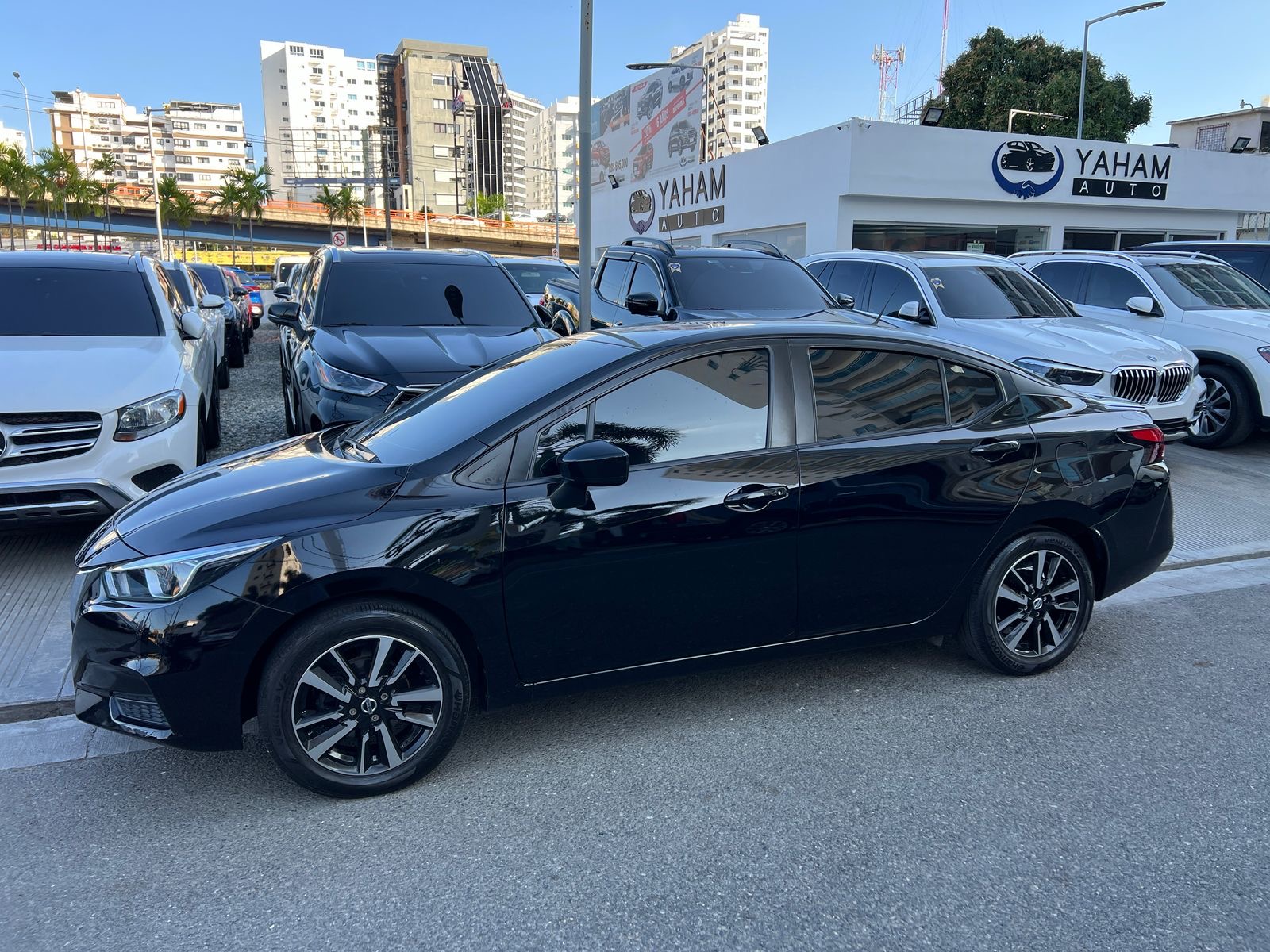 carros - Nissan Versa Semse 2022 en Piel 3