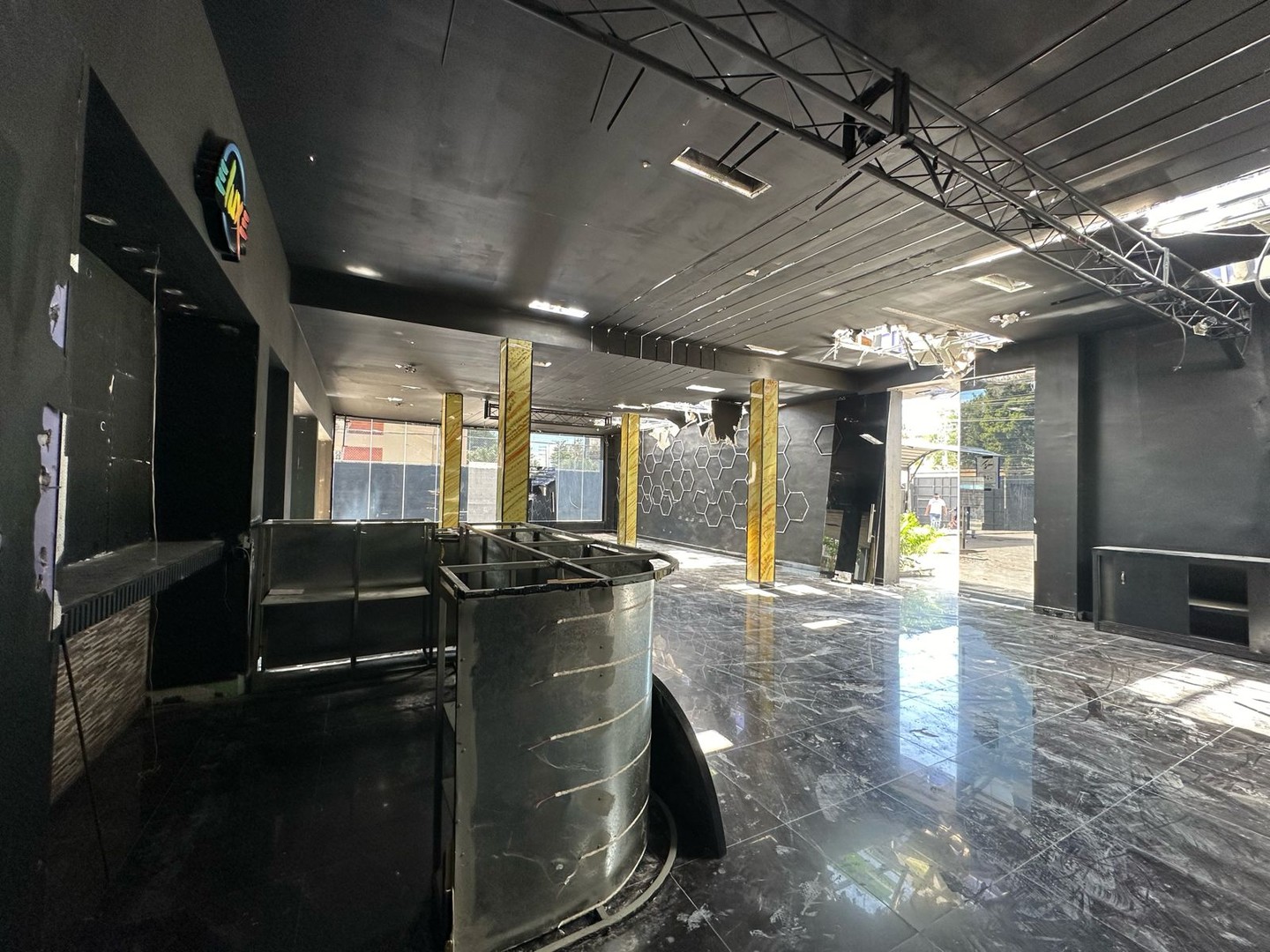 oficinas y locales comerciales - Discoteca en venta en la Av. Venezuela Santo Domingo este 