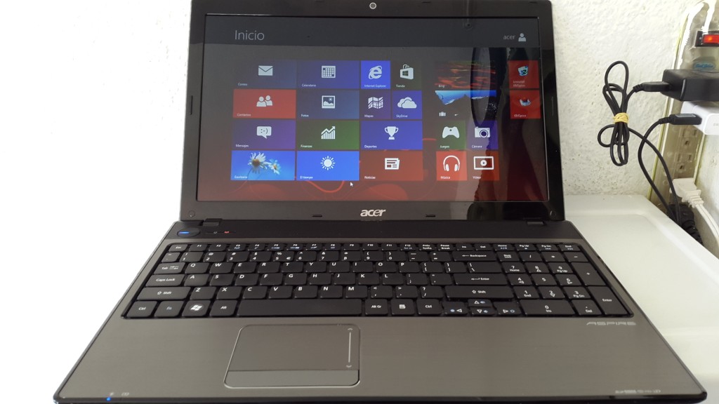 computadoras y laptops - Acer Aspire 17 Pulg Core i3 Ram 4gb Disco 128gb nVidea Gt 525 1gb Dedicada