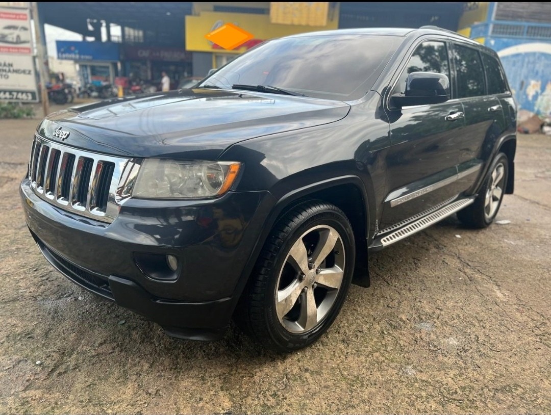 jeepetas y camionetas - 2013 Jeep Cherokee Laredo 4x4  5