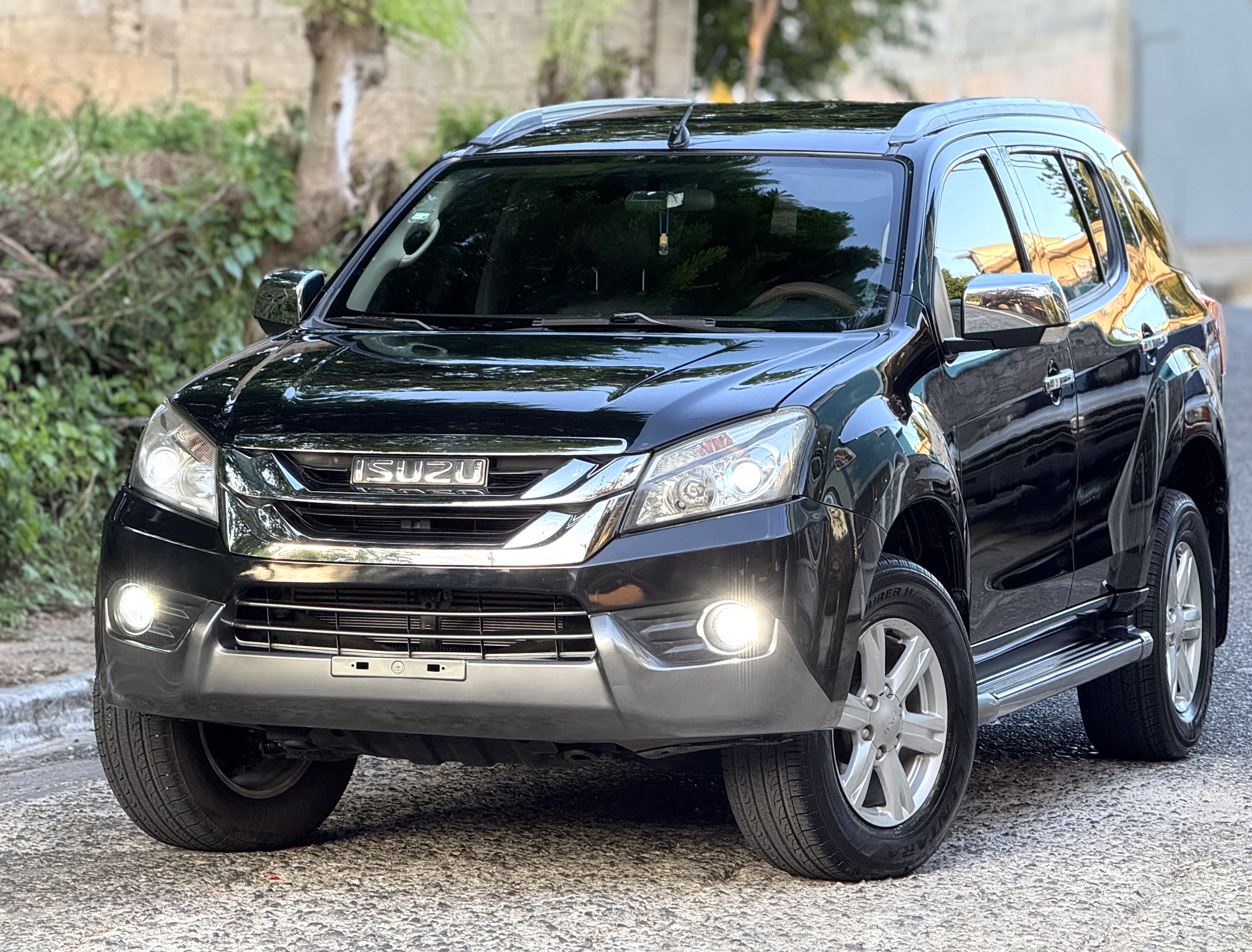 jeepetas y camionetas - Isuzu Mux Limited 4x4 2015 Turbo Diesel  3 filas 