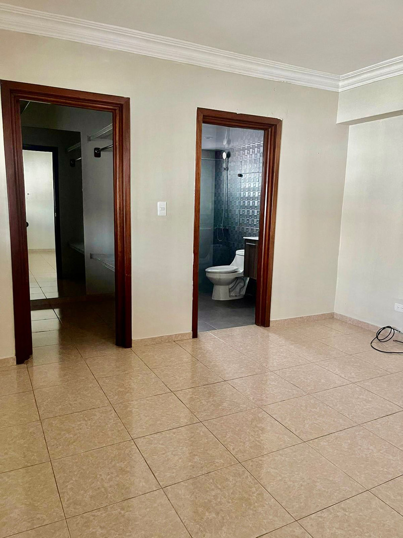 apartamentos - Se alquila, Apartamento 3Hab Vacio Acogedor Frente al Club Naco y Super Centrico 5