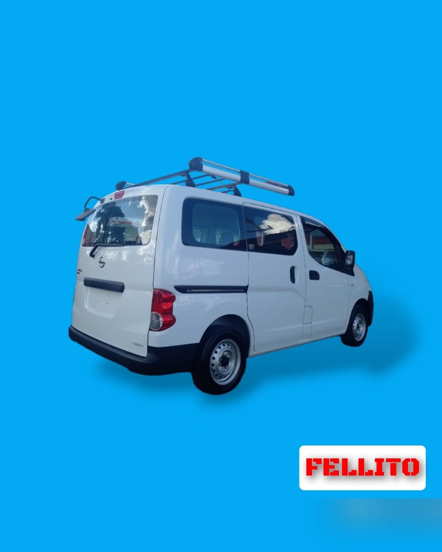 jeepetas y camionetas - NISSAN NV 200 .                         