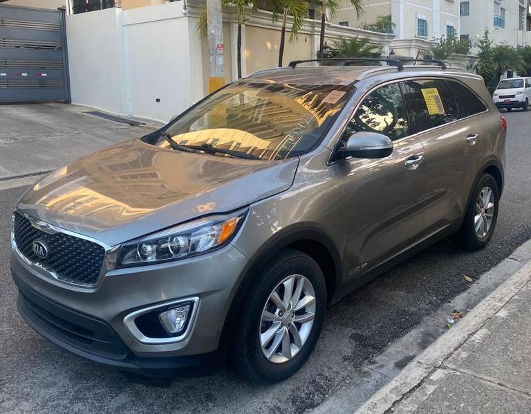 jeepetas y camionetas - Kia Sorento 2017. 4x4. 3 filas asientos. IMPORTADA