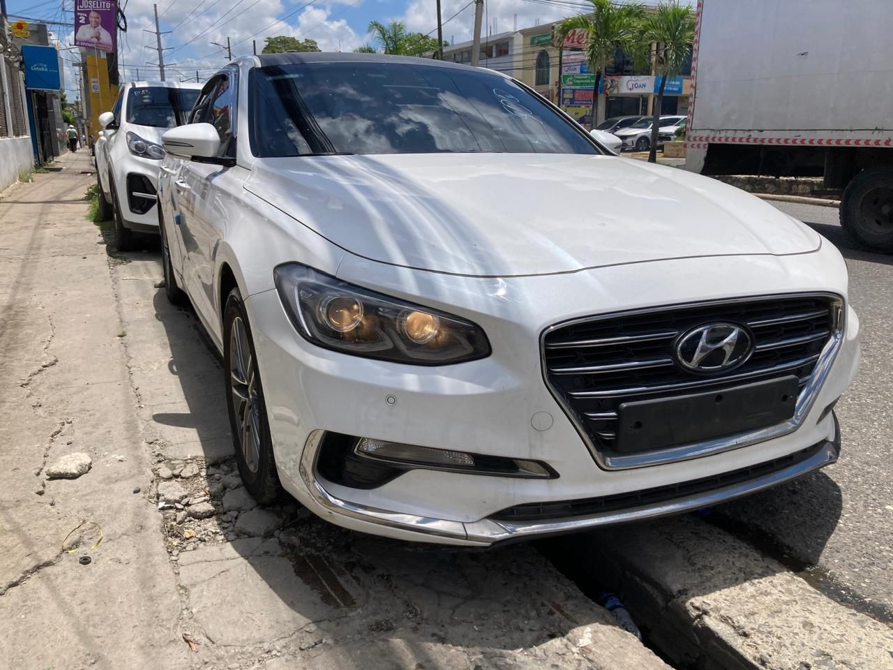 carros - HYUNDAI GRANDEUR 2018 BLANCODESDE: RD$ 870,100