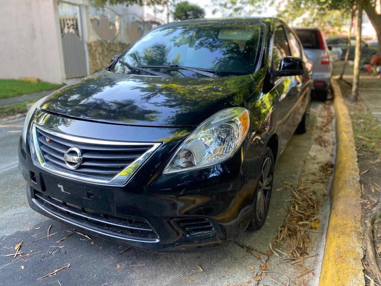 carros - Nissan Versa 2012 en liquidación  2