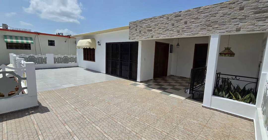 casas - 2do piso de una casa con terraza grande privada  9