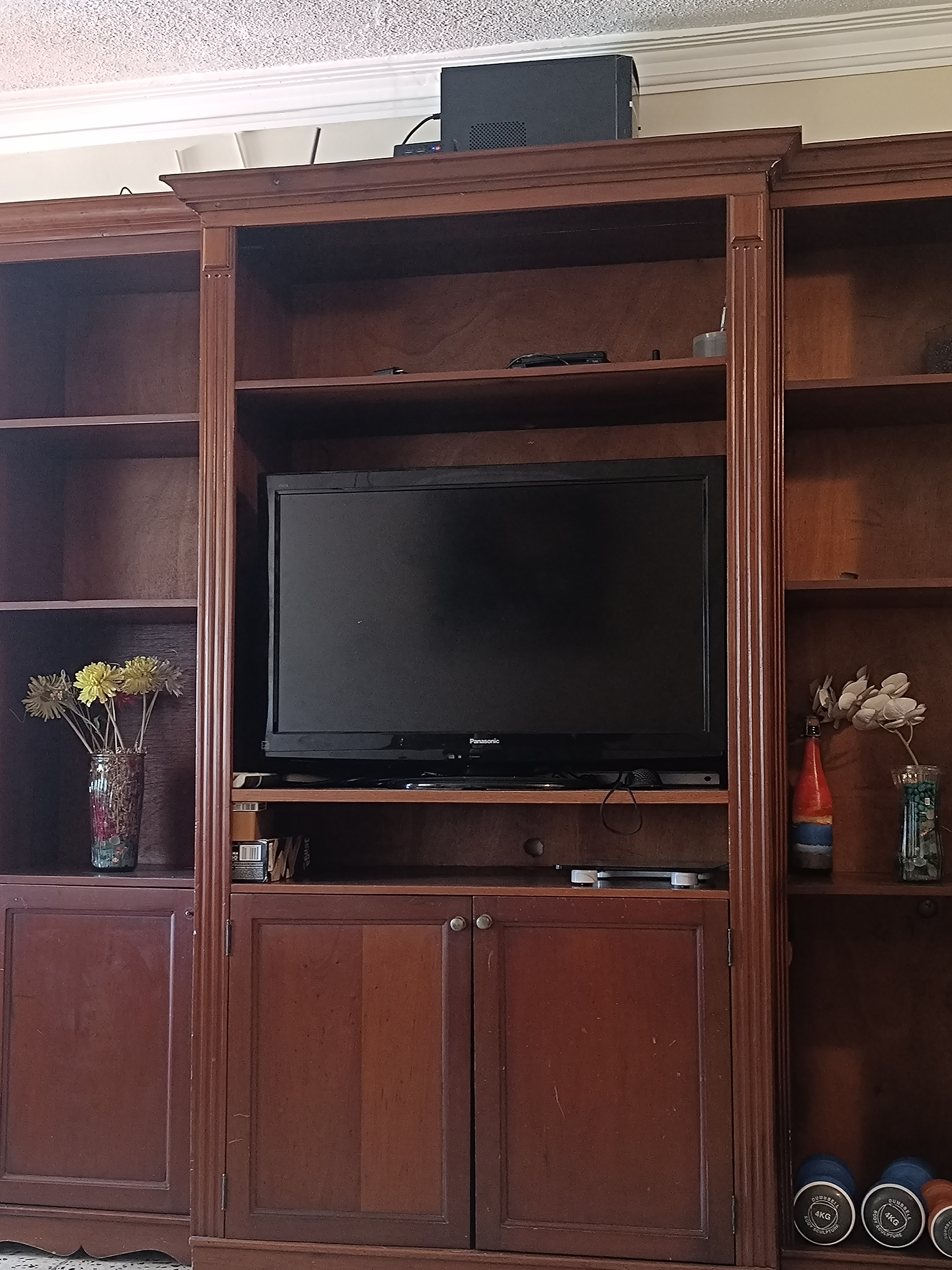 muebles y colchones - Vendo mueble librero y TV 1