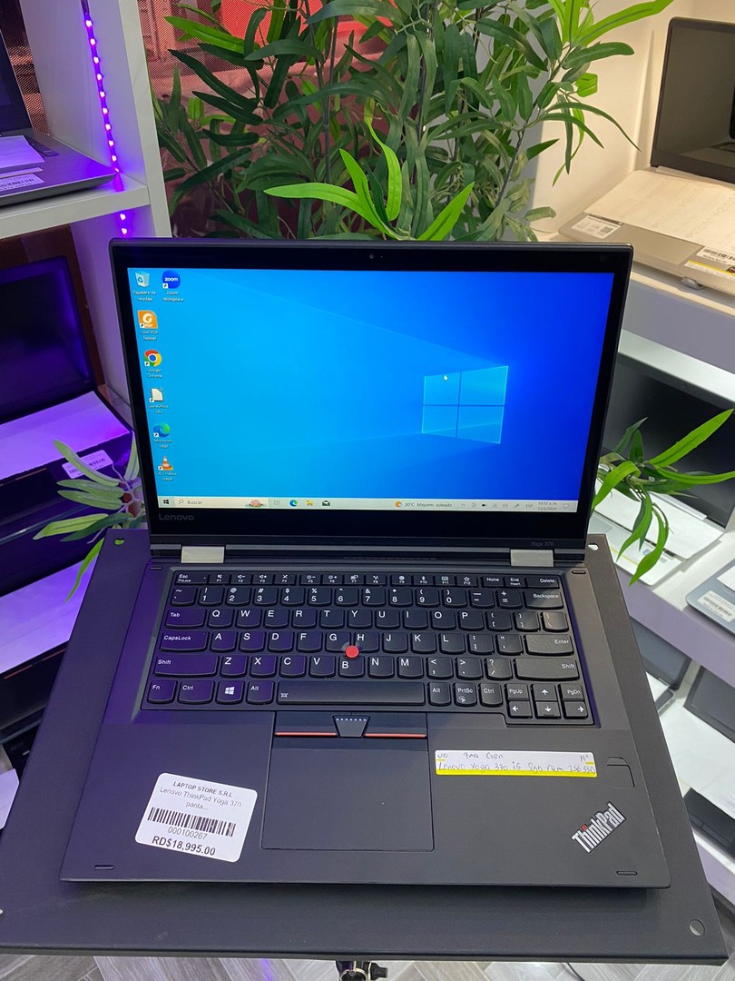 computadoras y laptops - Lenovo ThinkPad Yoga 370 Touch Core i5 7ma Gen 8GB RAM 256GB SSD Windows 10

