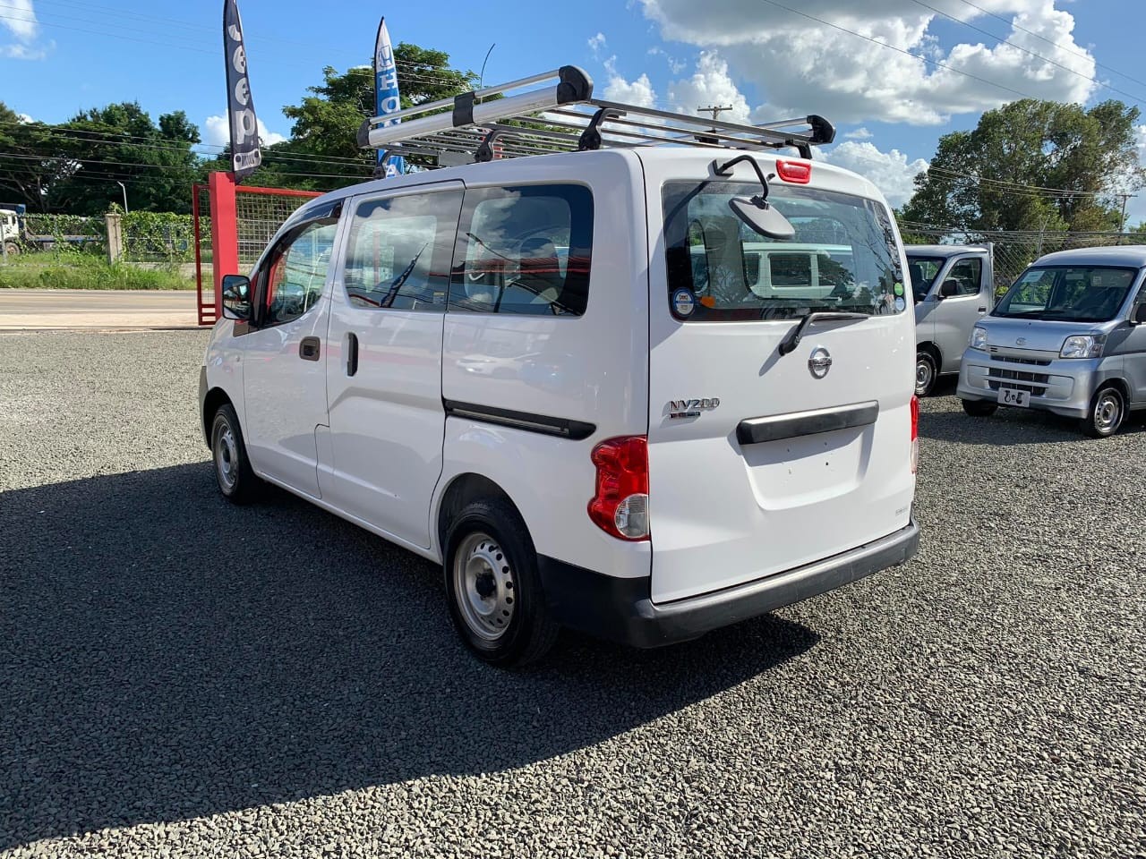 jeepetas y camionetas - NISSAN NV 200 .                          2