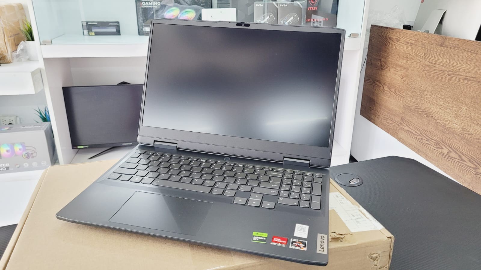 computadoras y laptops - LAPTOP LENOVO GAMING 3 RYZEN 5 8GB 512SSD 6