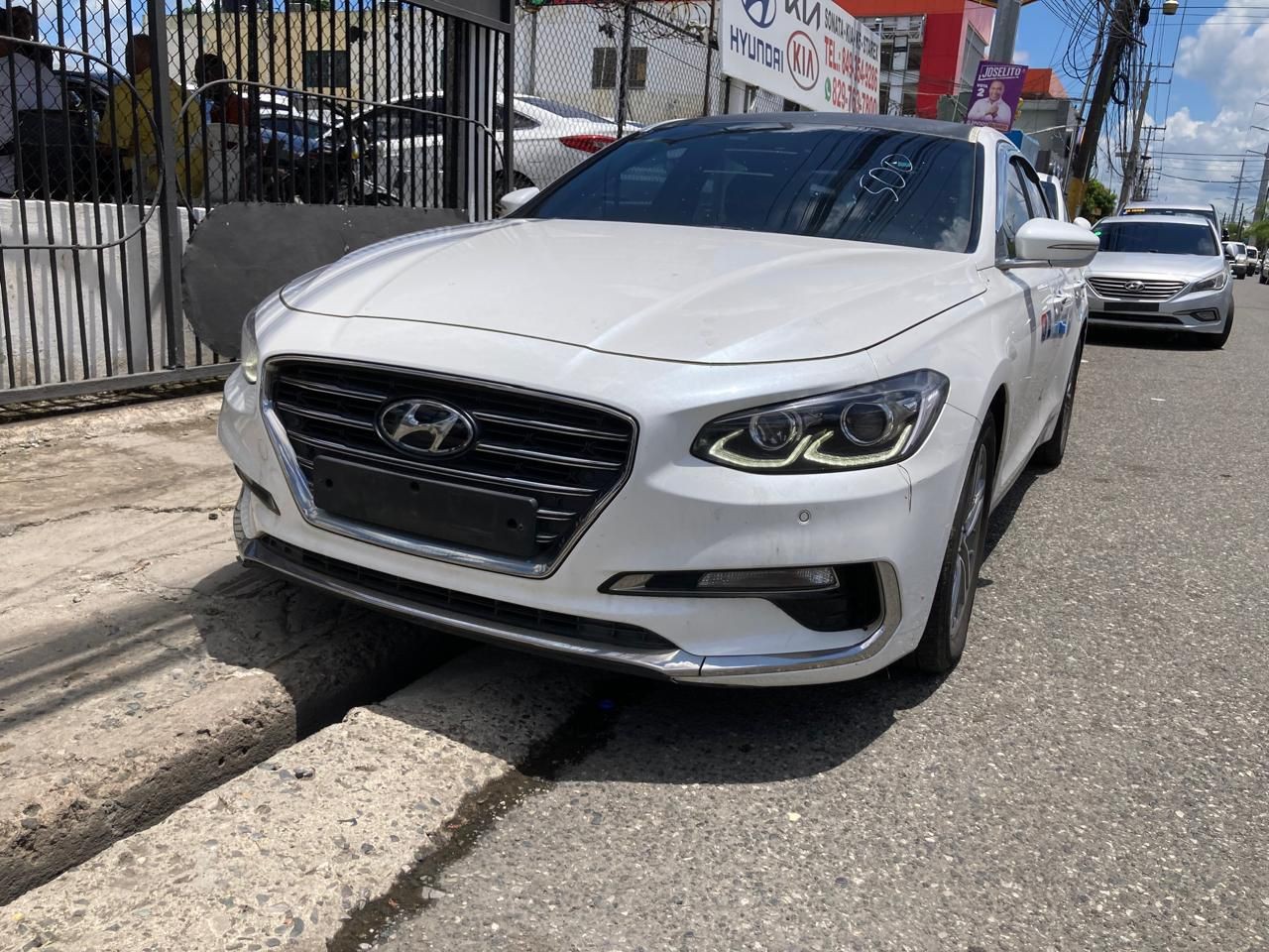 carros - HYUNDAI GRANDEUR 2018 BLANCODESDE: RD$ 870,100 1