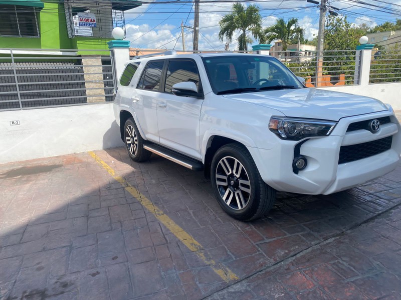 jeepetas y camionetas - Toyota 4runner sr5 Premium 2018 0