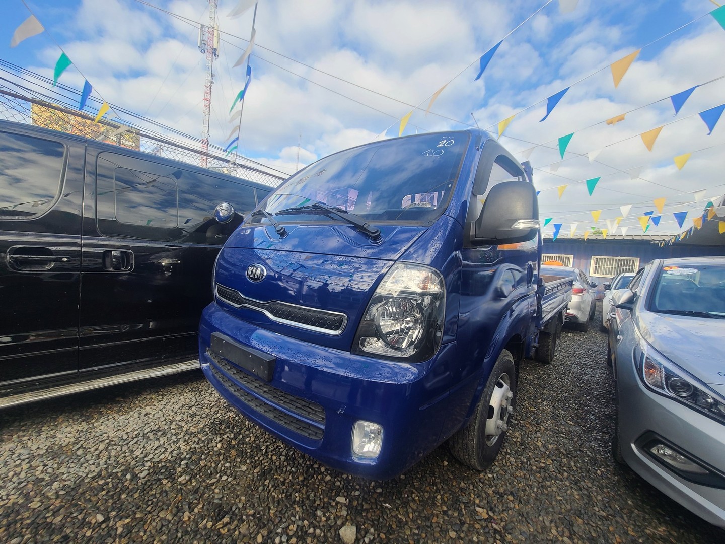 camiones y vehiculos pesados - KIA BONGO 2017 AZULDESDE: RD$ 850,100.00 2