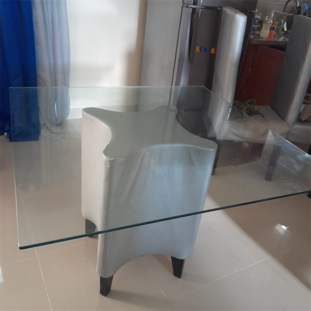 muebles y colchones - Vendo mesa de cristal en 5,000
