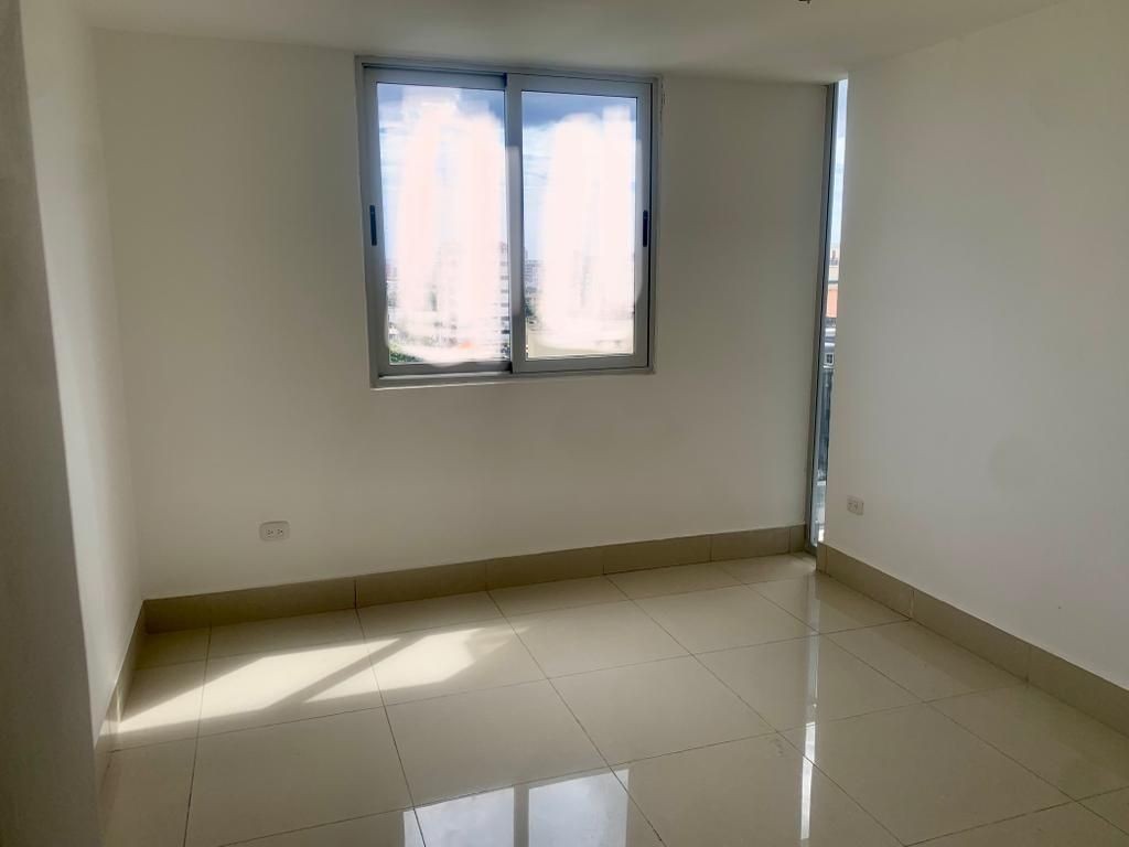 apartamentos - Apartamento en venta, 2 habitaciones con baño, balcón, cuarto deservicio, piso 9 3