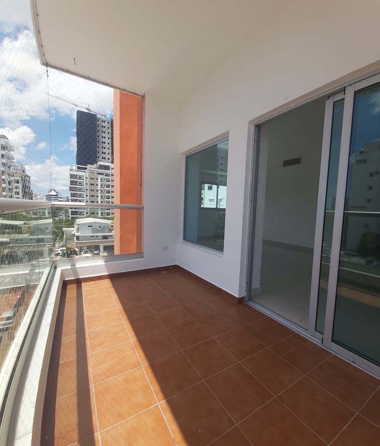 apartamentos - Vendo naco tres habitaciones con baño dos parqueos 8