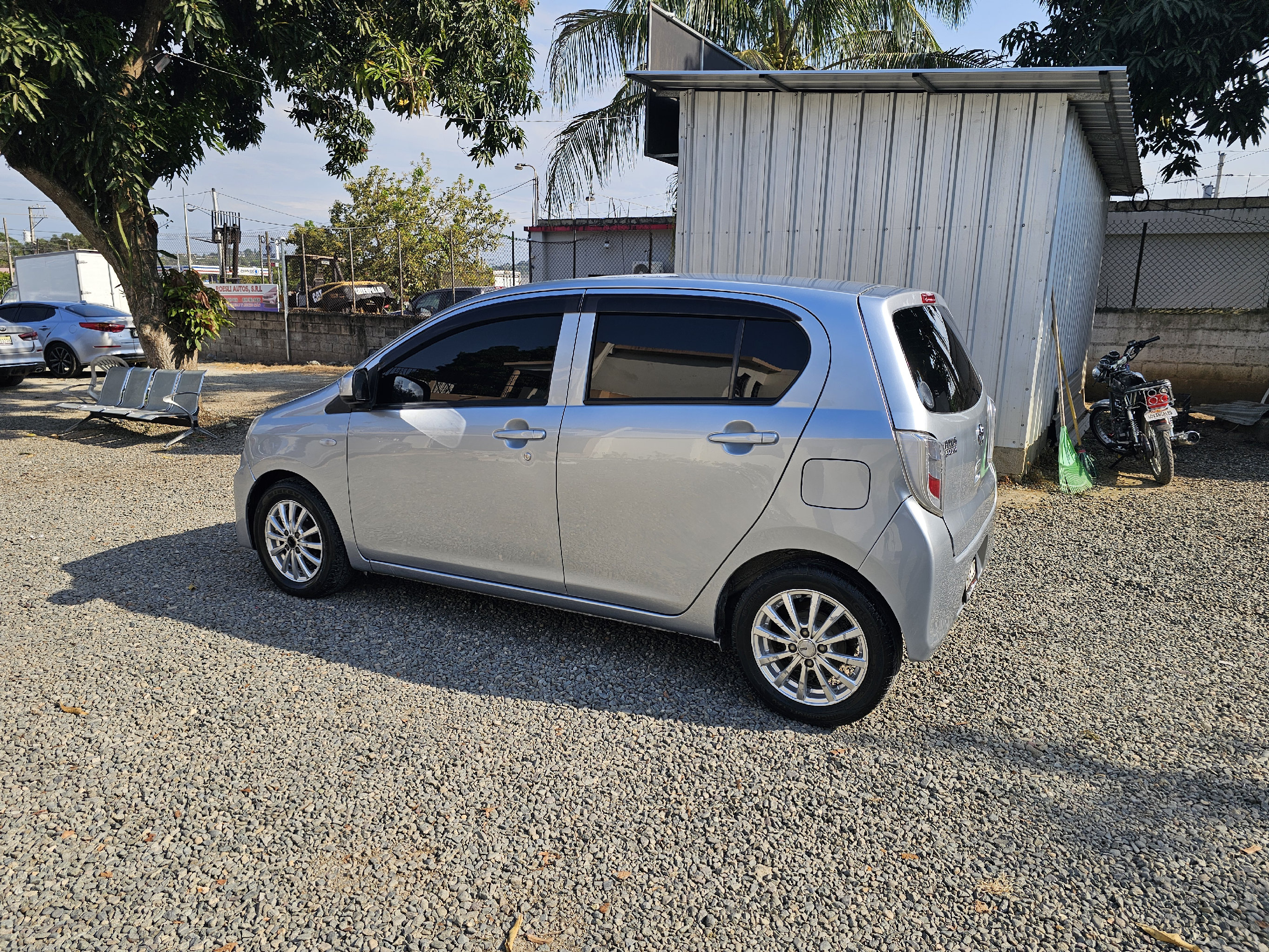 carros - Toyota pixis 2017 3