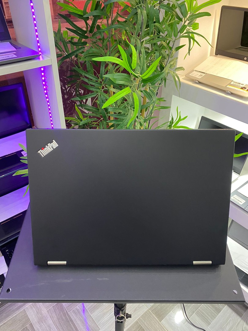computadoras y laptops - Lenovo ThinkPad Yoga 370 Touch Core i5 7ma Gen 8GB RAM 256GB SSD Windows 10

 1