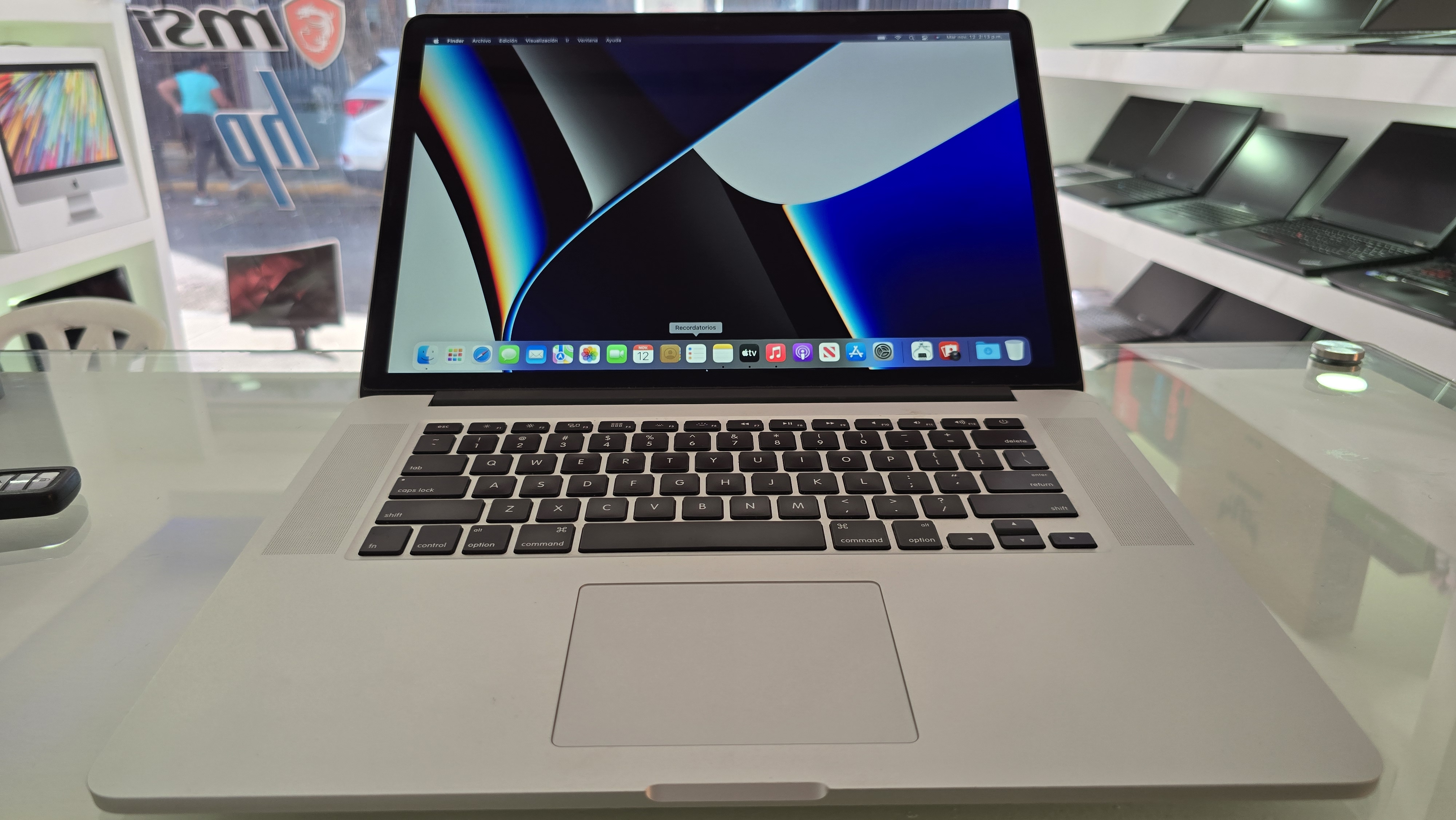 computadoras y laptops - Macbook pro Retina 15 Pulg Core i7 Ram 8gb Disco 256gb solido Nvidea 