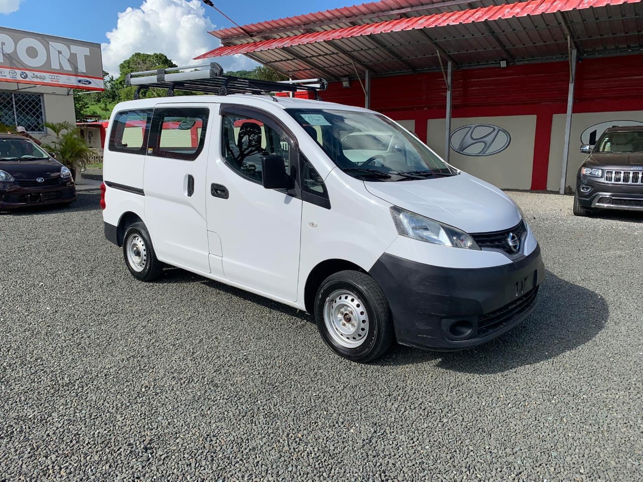 jeepetas y camionetas - NISSAN NV 200 .                          3