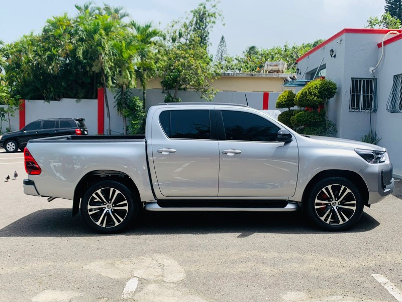 jeepetas y camionetas - Toyota hilux 2022 2