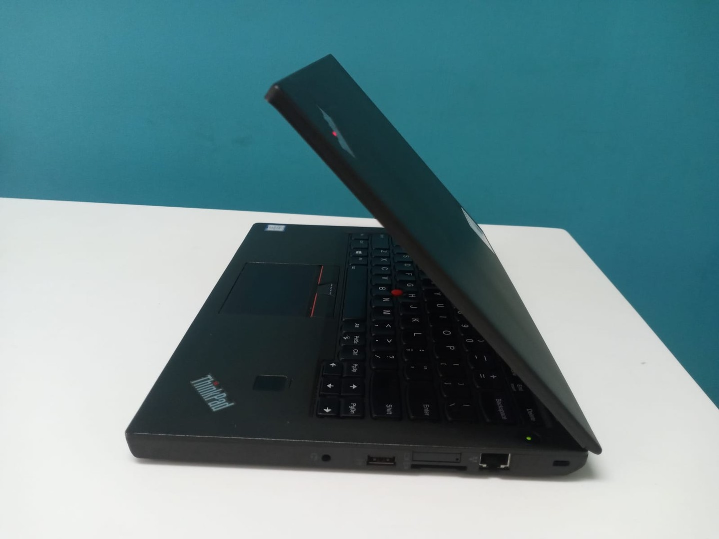 computadoras y laptops - Laptop, Lenovo ThinkPad x270 / 6th Gen, Intel Core i5 / 16GB DDR4 / 128GB SSD 6