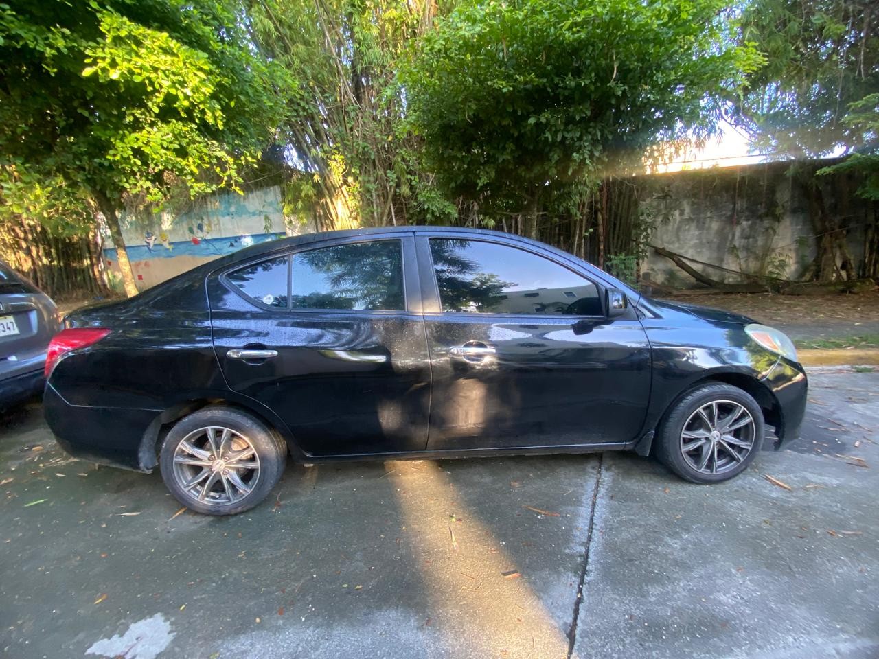 carros - Nissan Versa 2012 en liquidación  4