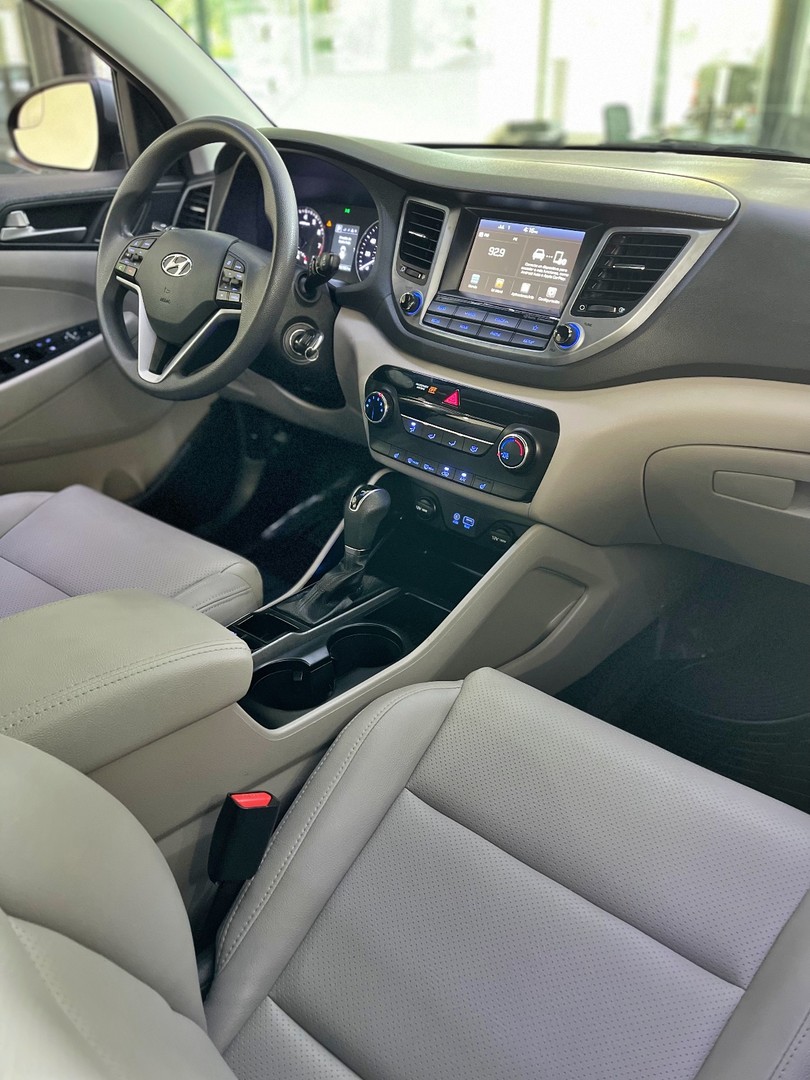 jeepetas y camionetas - Hyundai Tucson SEL 4x4 2018 impecable  6