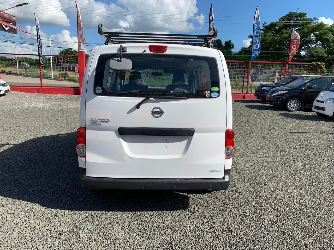 jeepetas y camionetas - NISSAN NV 200 .                          7