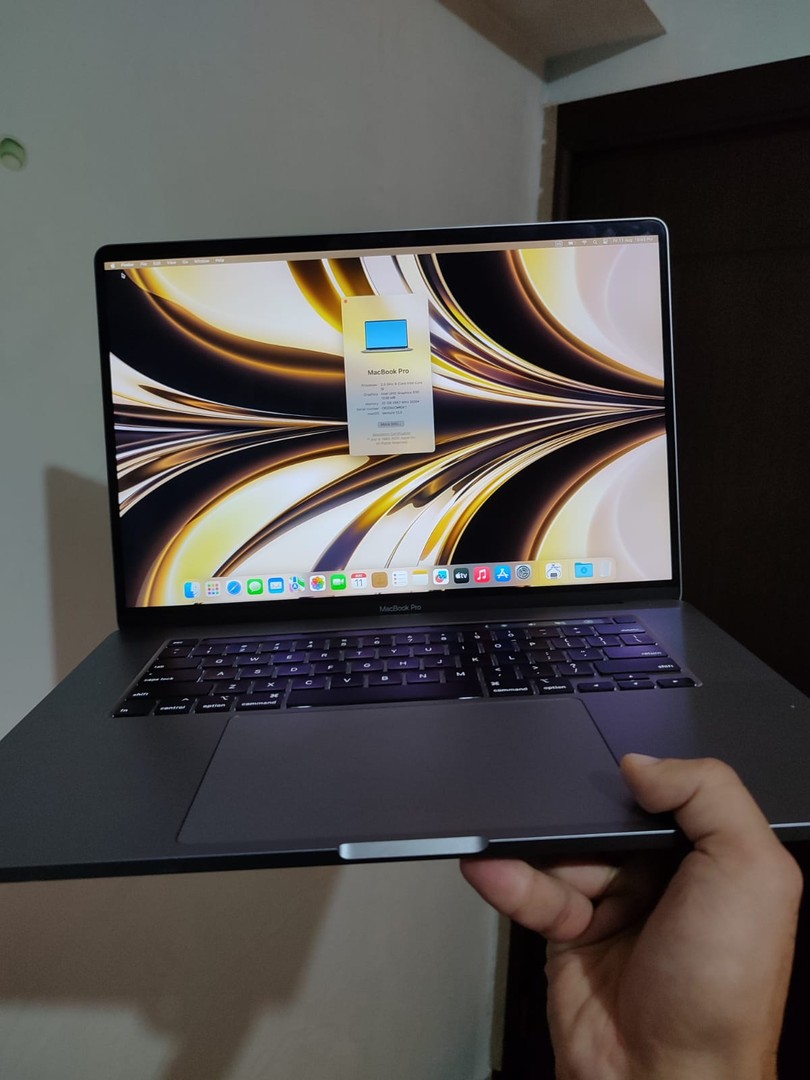 computadoras y laptops - Macbook pro 2019 i9 32GB de RAM 512 SSD 8 nucleos 15" varios modelos disponibles 2