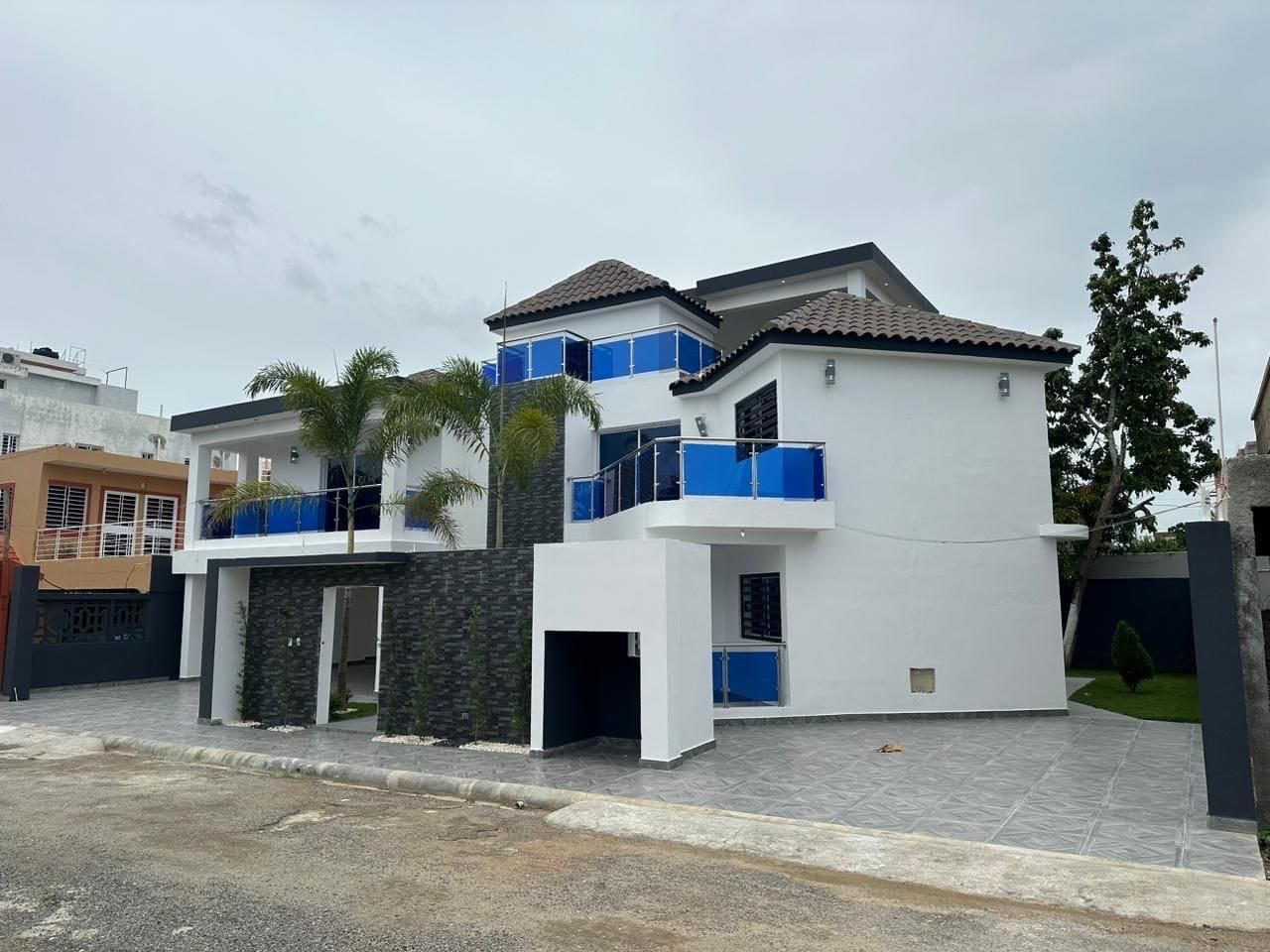 casas - venta de mansión en la autopista de san Isidro brisa oriental Santo Domingo  1