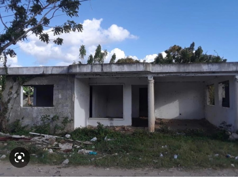 solares y terrenos - Vendo edificio viejo en Piantini con 2,500 Mts. De terreno  3