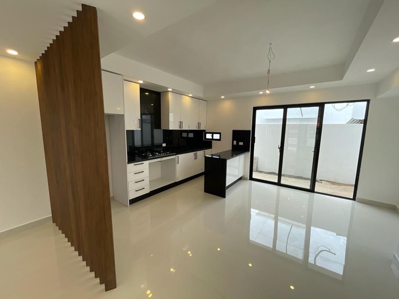 casas - Venta de casa en la autopista de San Isidro
Santo Domingo Este  5