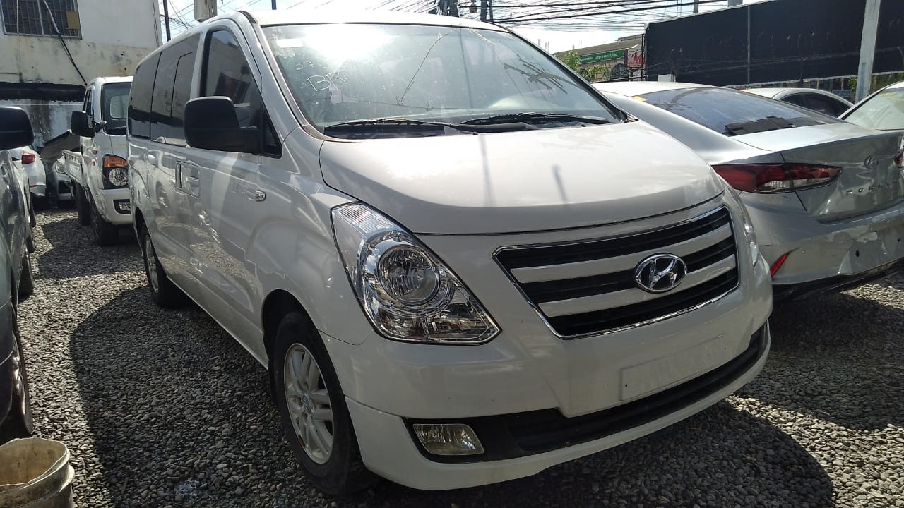 jeepetas y camionetas - HYUNDAI STAREX 2017 BLANCO