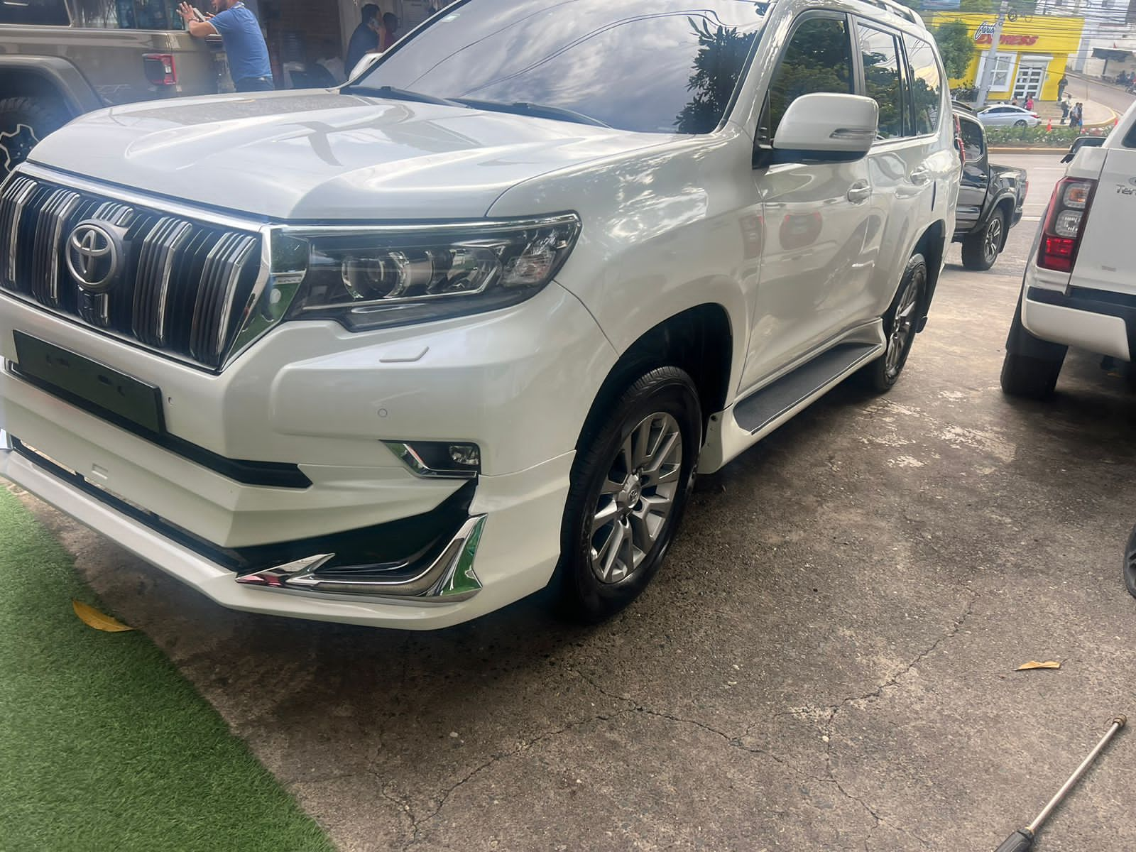 jeepetas y camionetas - Toyota prado vx 2018 1