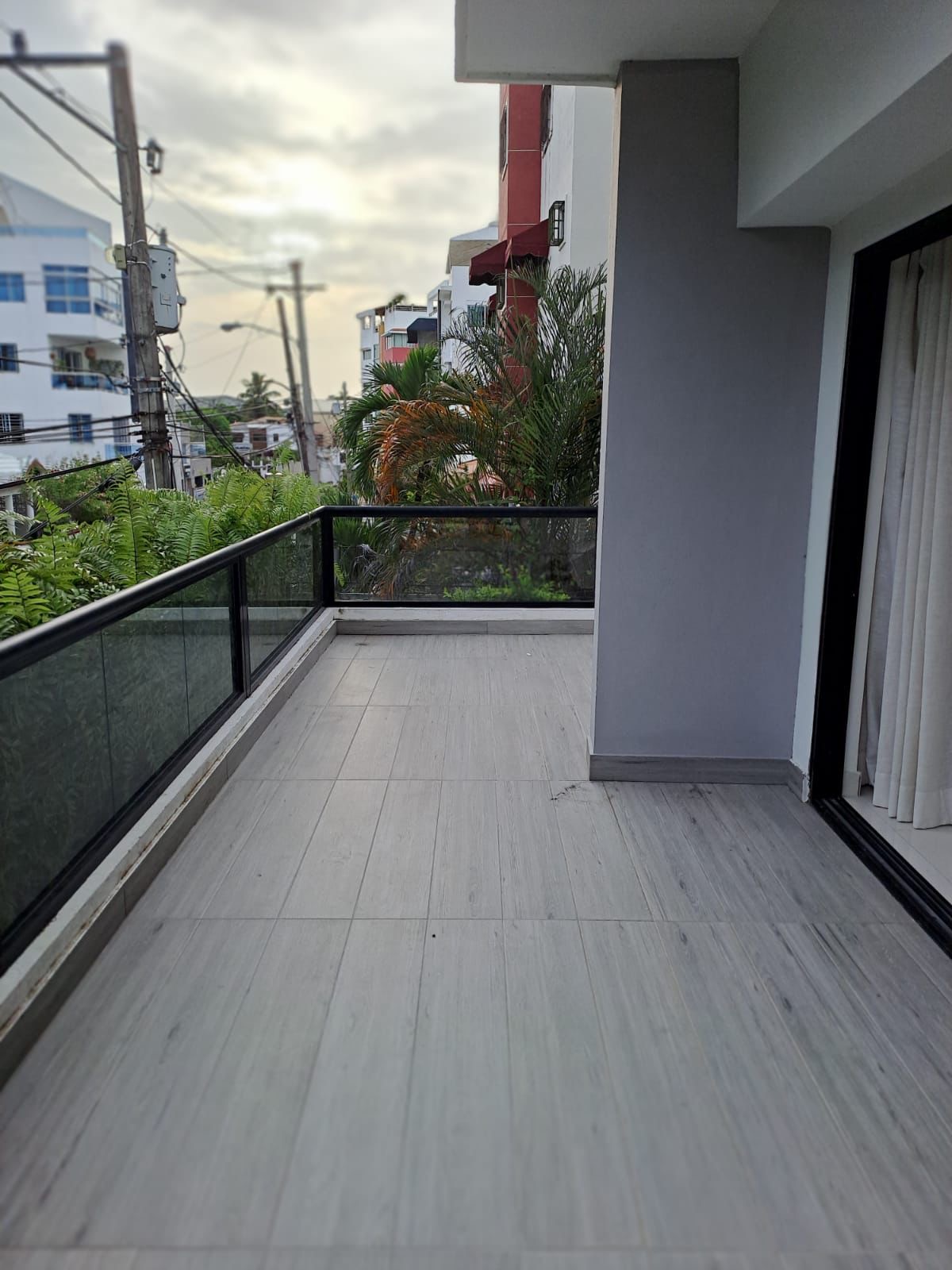 apartamentos - Vendo segundo con terraza restauradores tres hab 