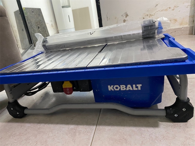 equipos profesionales - Cortadora de cerámica marca  kobalt total mente nueva 