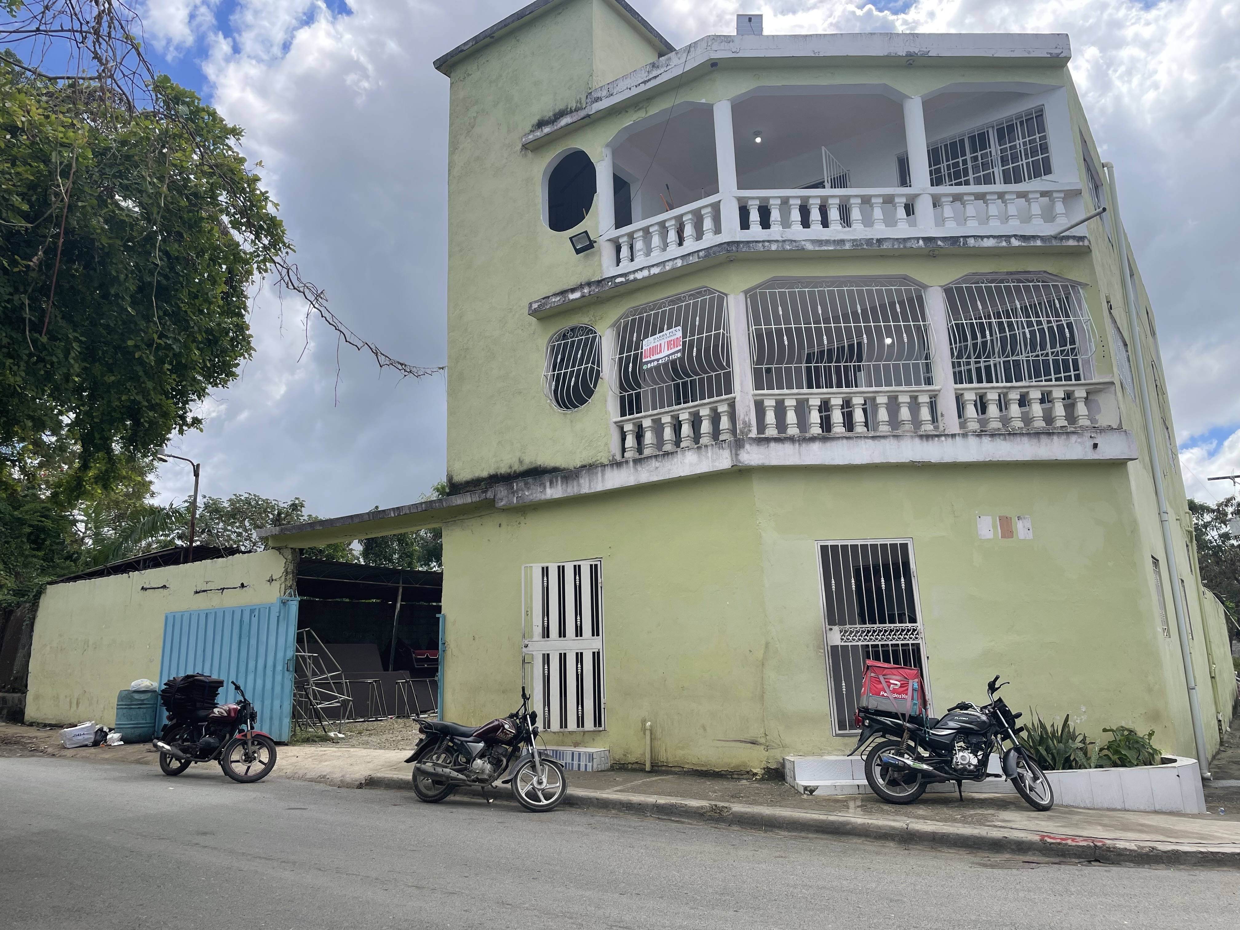 otros inmuebles - se vende edificio de tres niveles con 5 apartamentos  0