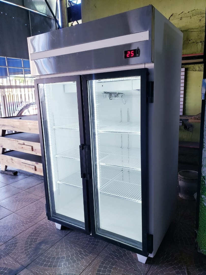 equipos profesionales - Refrigeradores Farco exhibidores 2 puertas renovados 1