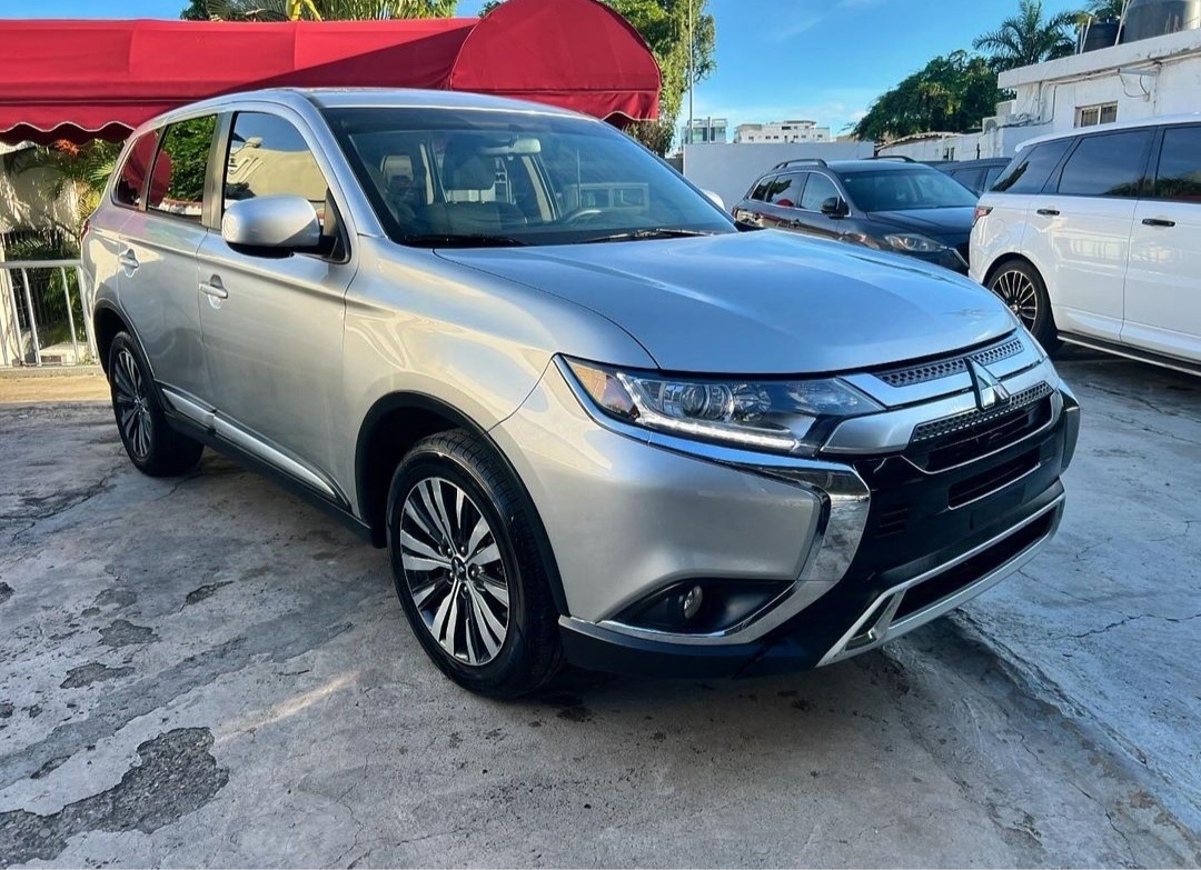 jeepetas y camionetas - 2019 Mitsubishi Outlander SE 4x4  4