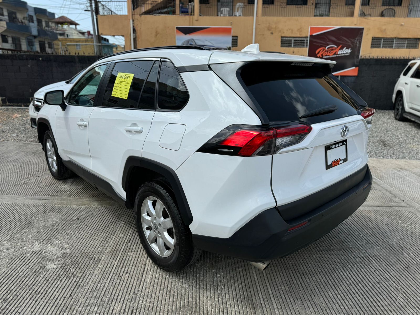 jeepetas y camionetas - Toyota Rav4 LE 2021 3