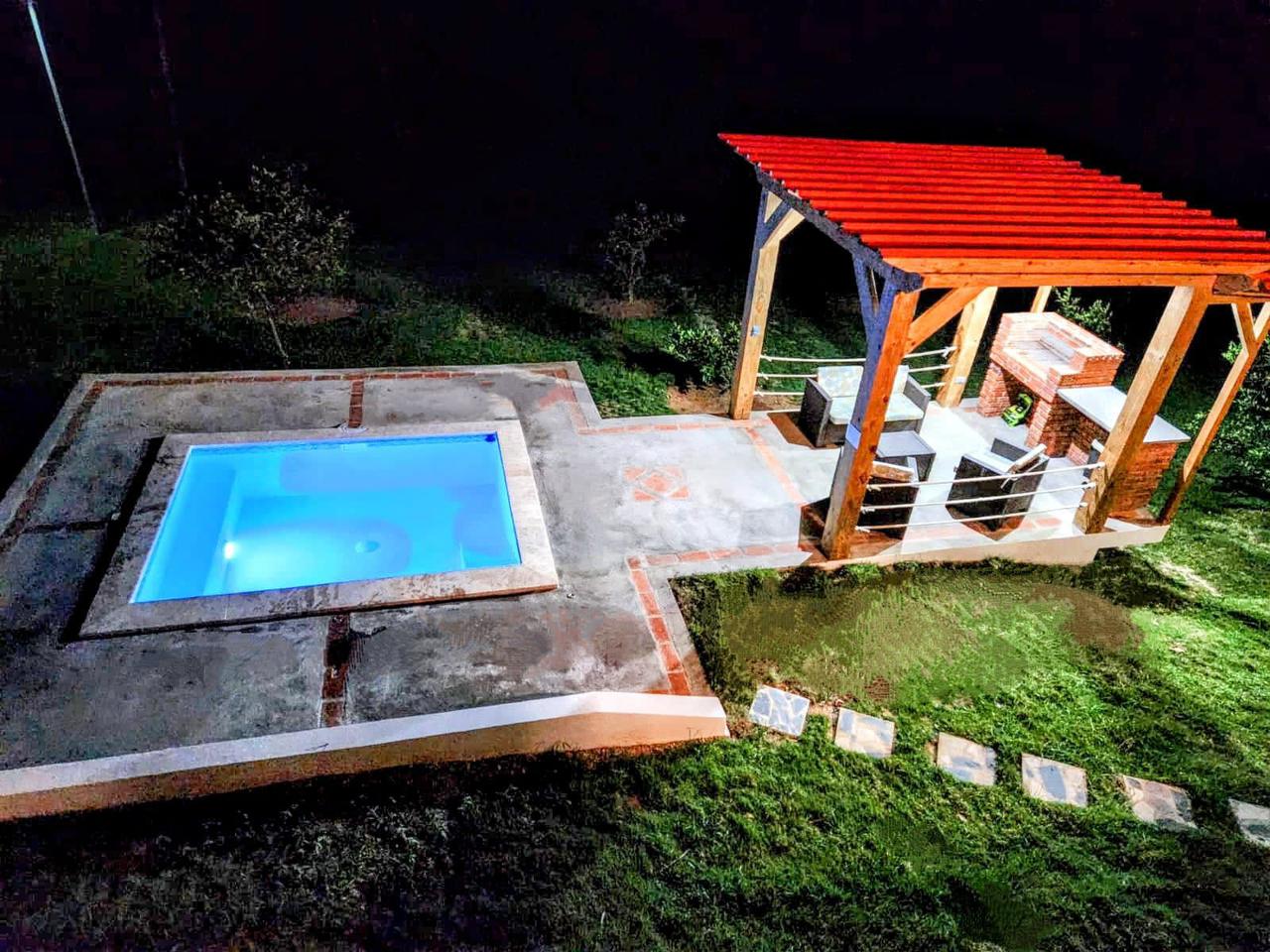 casas vacacionales y villas - Vendo Villa Amueblada en Jarabacoa 