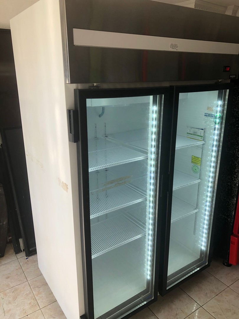 equipos profesionales - Refrigeradores Farco exhibidores 2 puertas renovados 2