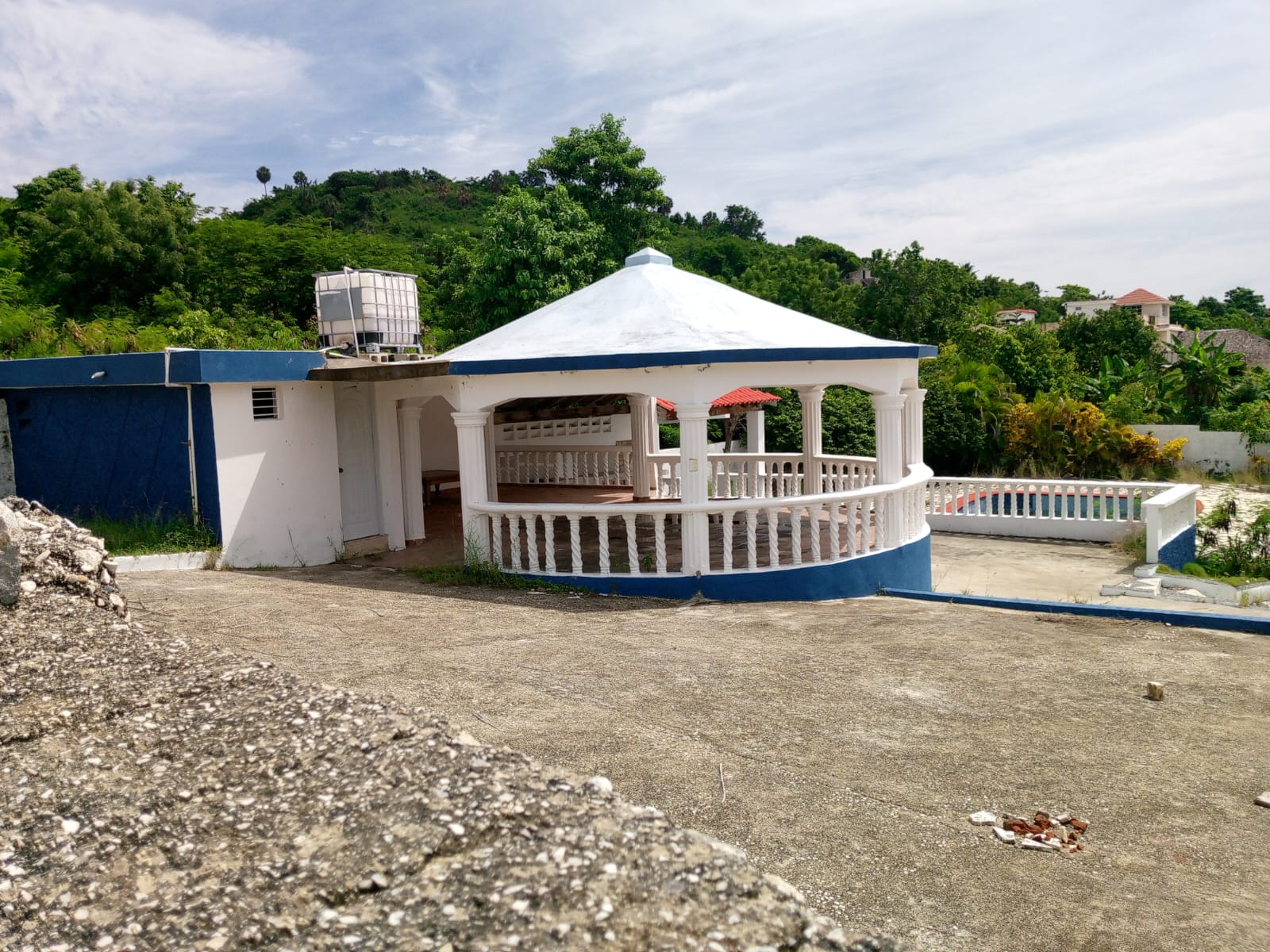 casas vacacionales y villas - piscina para vacacional, con título vista al mar, vestidor y baño en bahoruco  1